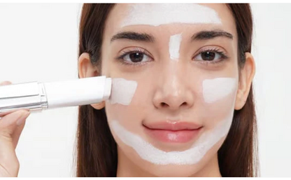 Hydrating Smart Foundation Stick with Pore-Blurring Brush for Smooth Finish